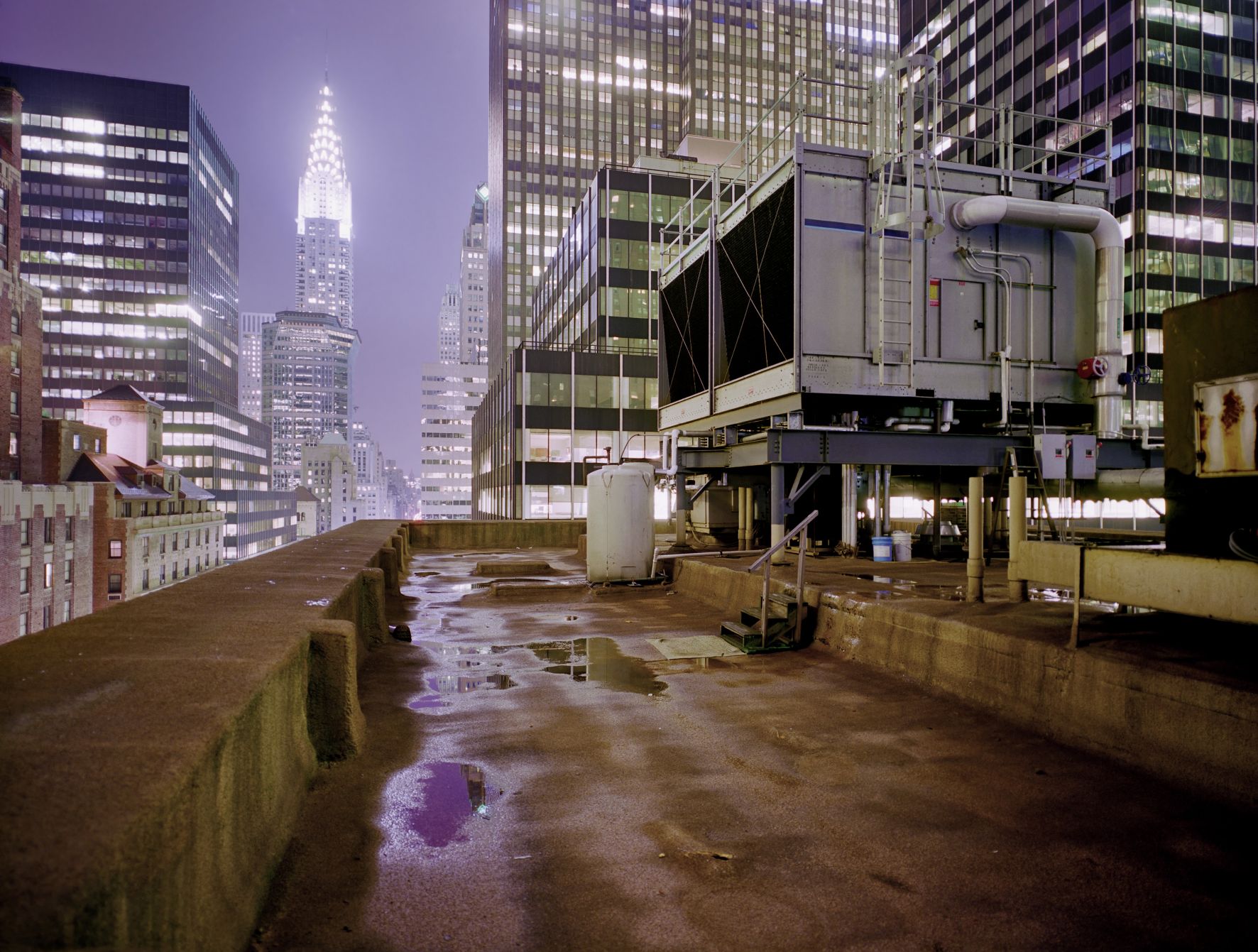 Ganz oben über den Straßen von New York City Ganz oben über den Straßen von New York City
